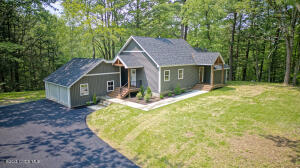 17 Meadowdale Road Altamont, NY 12009