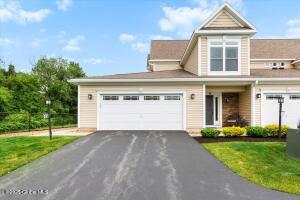 614 Lois Lane Schenectady, NY 12304