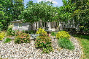 9 Spruce Run East Greenbush, NY 12061