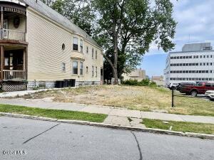 312 Georgetta Dix Plaza Schenectady, NY 12307