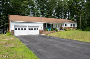 7 Shady Gln Ballston Lake, NY 12019