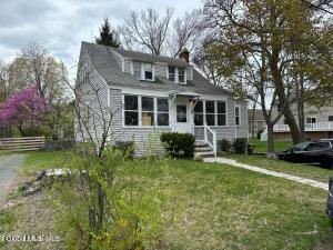 9 Oakwood Road Glenmont, NY 12077