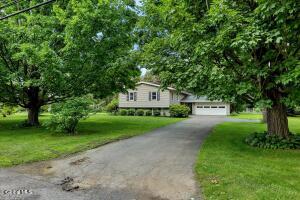 95 Albany Avenue Kinderhook, NY 12106