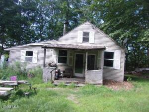 12 Delavan Avenue Middle Grove, NY 12850