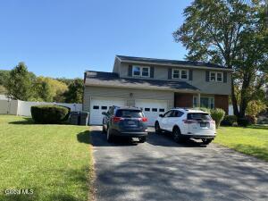 12 Concord Drive Saratoga Springs, NY 12866