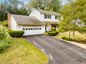 10 Oakwood Drive Queensbury, NY 12804