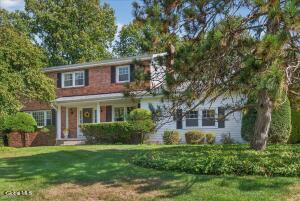 9 Sky Hollow Drive Menands, NY 12204