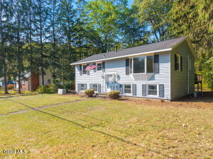 4 Newcastle Road Halfmoon, NY 12065