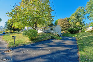 18 Coronation Drive Stuyvesant, NY 12173