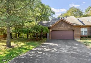 13 Tracey Court Troy, NY 12180
