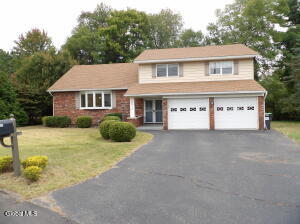 2016 Lisa Lane Schenectady, NY 12303