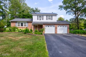 756 Hampshire Seat Schenectady, NY 12309