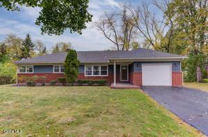 9 Leslie Court Loudonville, NY 12211