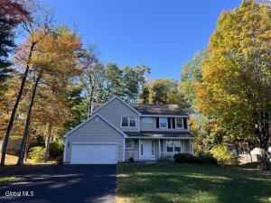 841 Red Oak Drive Niskayuna, NY 12309