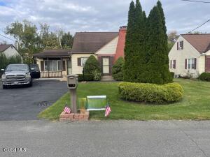 31 St George Place Colonie, NY 12304
