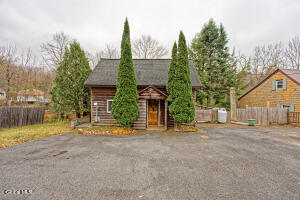 9 Kilmer Roadway Middle Grove, NY 12850