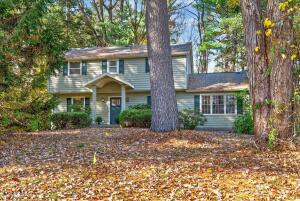 17 Belmonte Lane Clifton Park, NY 12065