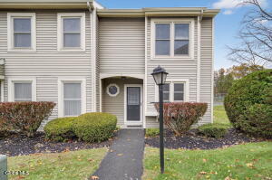 6 Freemans Way Halfmoon, NY 12065