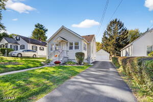 27 Sidney Avenue Waterford, NY 12188