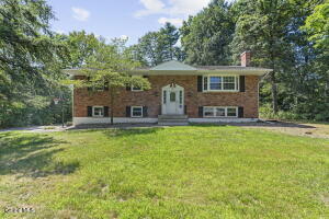 859 Hereford Way Niskayuna, NY 12309