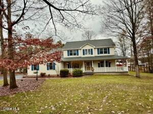 7 Edward Drive West Sand Lake, NY 12196