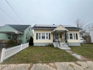 8 Chester Street Schenectady, NY 12304