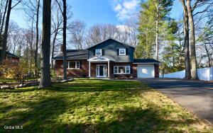 871 Maxwell Drive Niskayuna, NY 12309