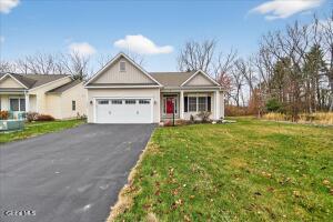18 Lakepointe Way Saratoga Springs, NY 12866