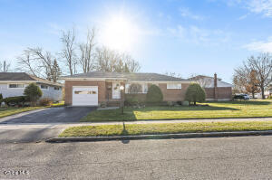 25 Gingerbread Lane Albany, NY 12208