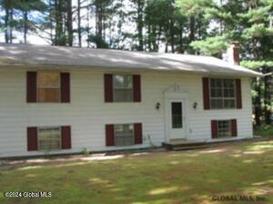 12 Evergreen Avenue Clifton Park, NY 12065