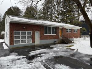 2743 W Lydius Street Guilderland, NY 12306