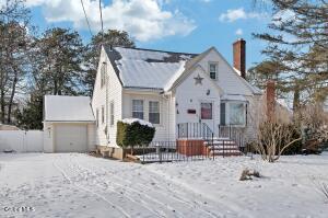 6 Mayflower Drive Schenectady, NY 12306