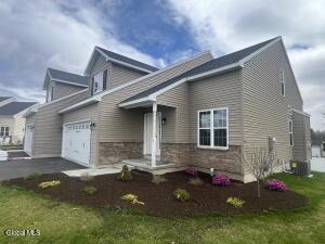 5 Tap In Lane Halfmoon, NY 12118