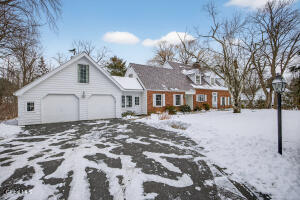 664 St. David's Lane Niskayuna, NY 12309