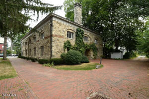 14 Talford Place Saratoga Springs, NY 12866