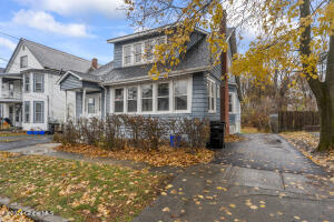 6 Blakeley Ct Troy, NY 12180