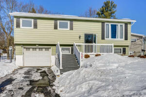 17 Benjamin Lane Colonie, NY 12205