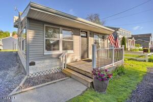 107 4th Street Saratoga Springs, NY 12866