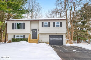4 Royal Court Stillwater, NY 12170