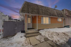 502 4th Street Watervliet, NY 12189