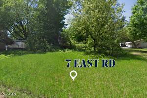 7 E Road Queensbury, NY 12804