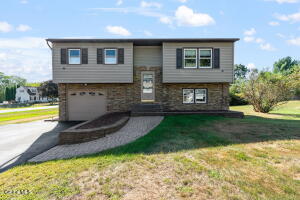 17 New Bridge Drive Stillwater, NY 12170