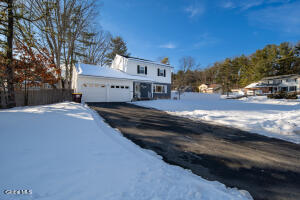 933 E Pine Hill Drive Schenectady, NY 12303