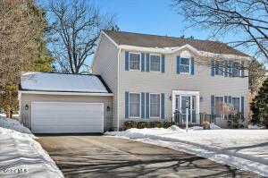 52 Old Birch Lane Colonie, NY 12205