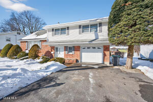 56 Bayberry Road Schenectady, NY 12306
