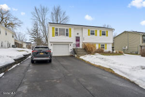 203 Deerfield Court Voorheesville, NY 12186