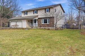 26 Sussex Way Niskayuna, NY 12309