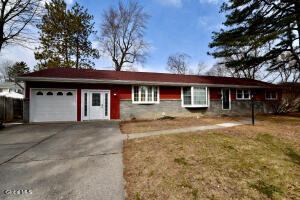 58 Mordella Road Colonie, NY 12205