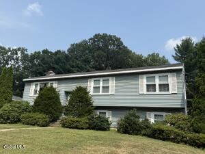 12 Lakewood Drive Saratoga Springs, NY 12866