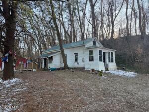 34 Tabor Road Halfmoon, NY 12118